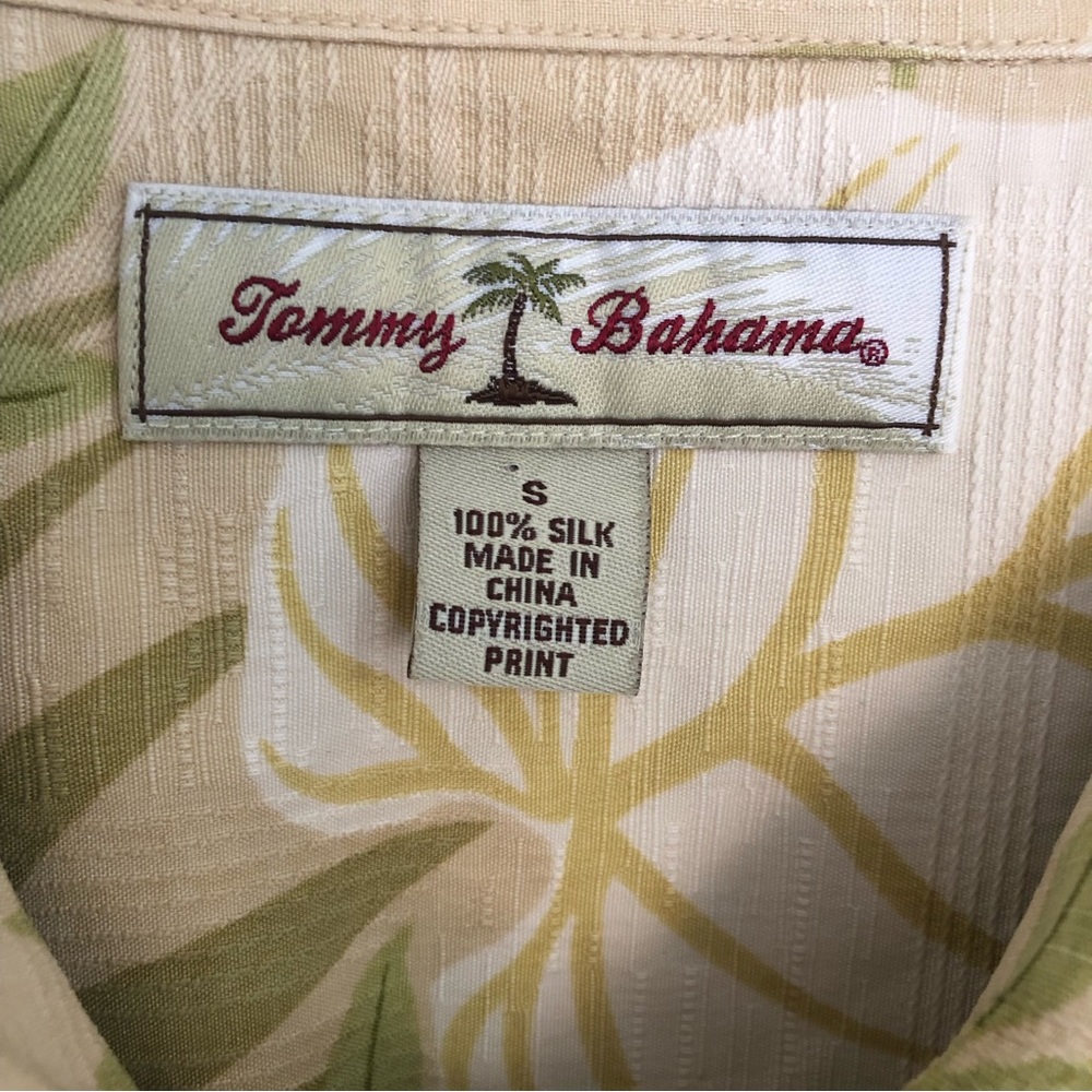 TOMMY BAHAMA 100% Silk Men’s Tropical Print Short Sleeve Casual Shirt Size S - Picture 3 of 9